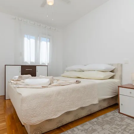 Slava - Close To The Mall Appartement *